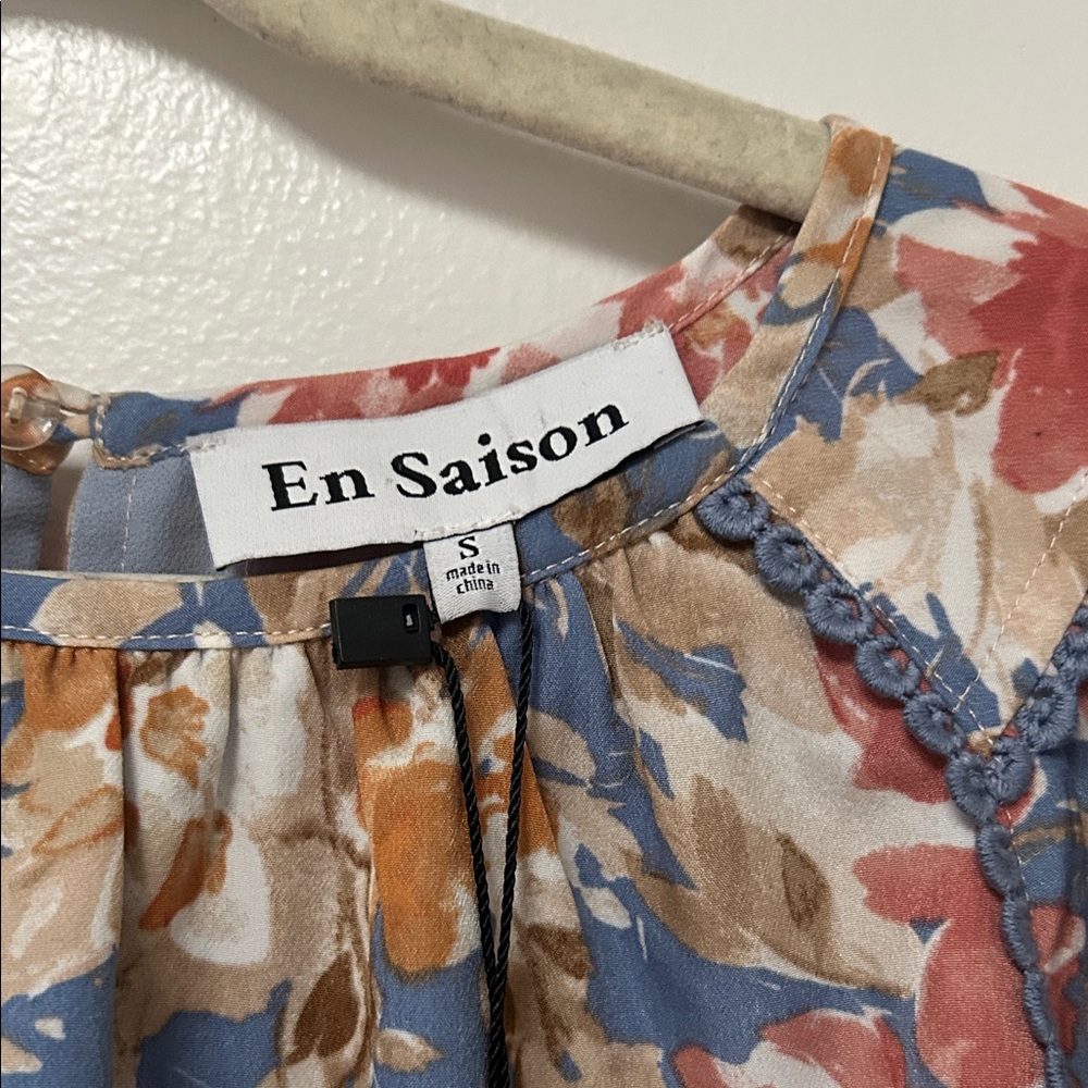 NWT En Saison Women's Floral Blouse - Red, Blue, Cream size Small - Picture 3 of 4
